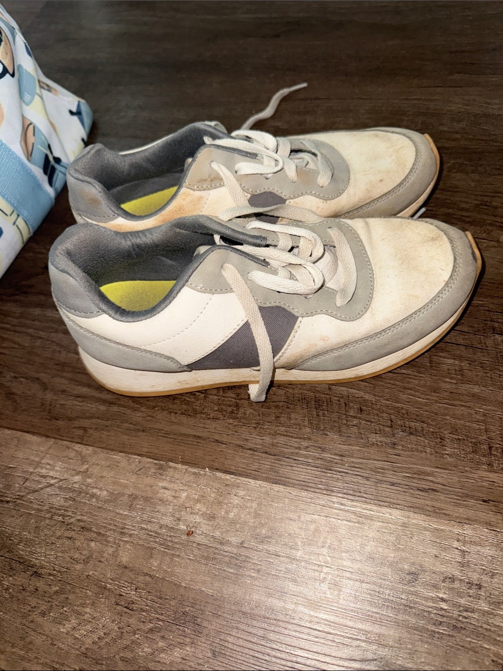 Casual Lightweight Sneakers in White and Gray